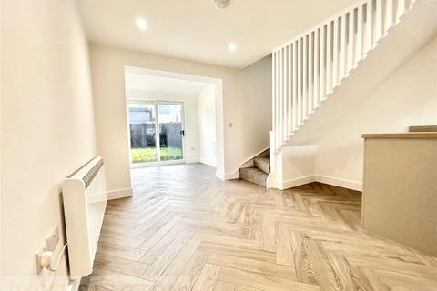 2 bedroom end of terrace house to rent, Redwood, Chadderton, Oldham, Greater Manchester, OL9