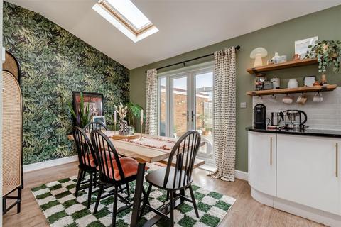3 bedroom semi-detached house for sale, Whitebeam Drive, Coxheath, Maidstone