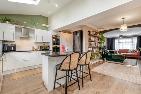 3 bedroom semi-detached house for sale, Whitebeam Drive, Coxheath, Maidstone