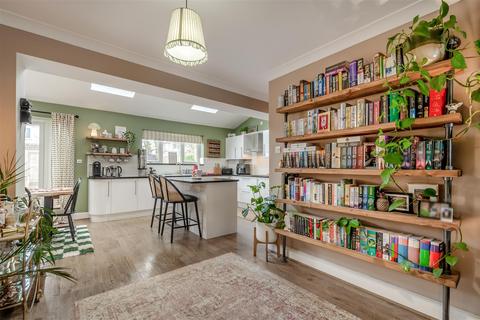 3 bedroom semi-detached house for sale, Whitebeam Drive, Coxheath, Maidstone