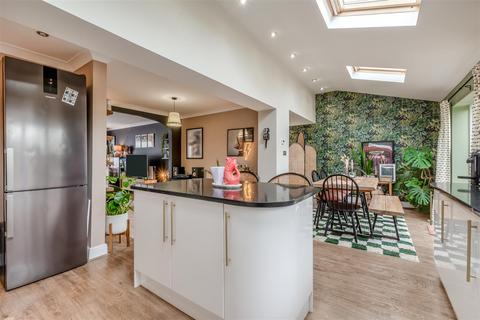 3 bedroom semi-detached house for sale, Whitebeam Drive, Coxheath, Maidstone