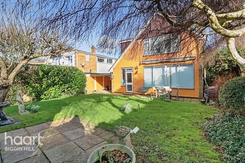 5 bedroom detached house for sale, Village Green Avenue, Biggin Hill