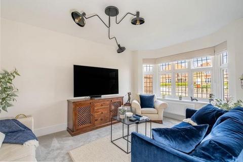 3 bedroom house to rent, Foxglove Way, Chichester