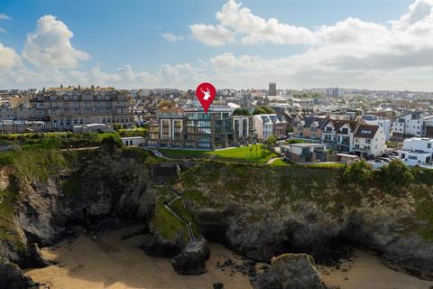 4 bedroom terraced house for sale, Trebarwith Crescent, Newquay