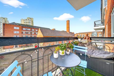 3 bedroom flat for sale, Stockwell Road, London SW9