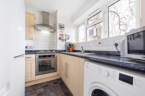 3 bedroom flat for sale, Jeffreys Walk, SW4