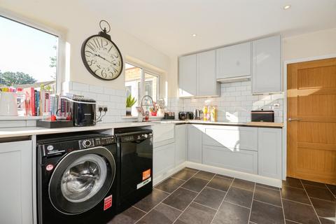 4 bedroom detached house for sale, Dunstable Road, Caddington, Luton