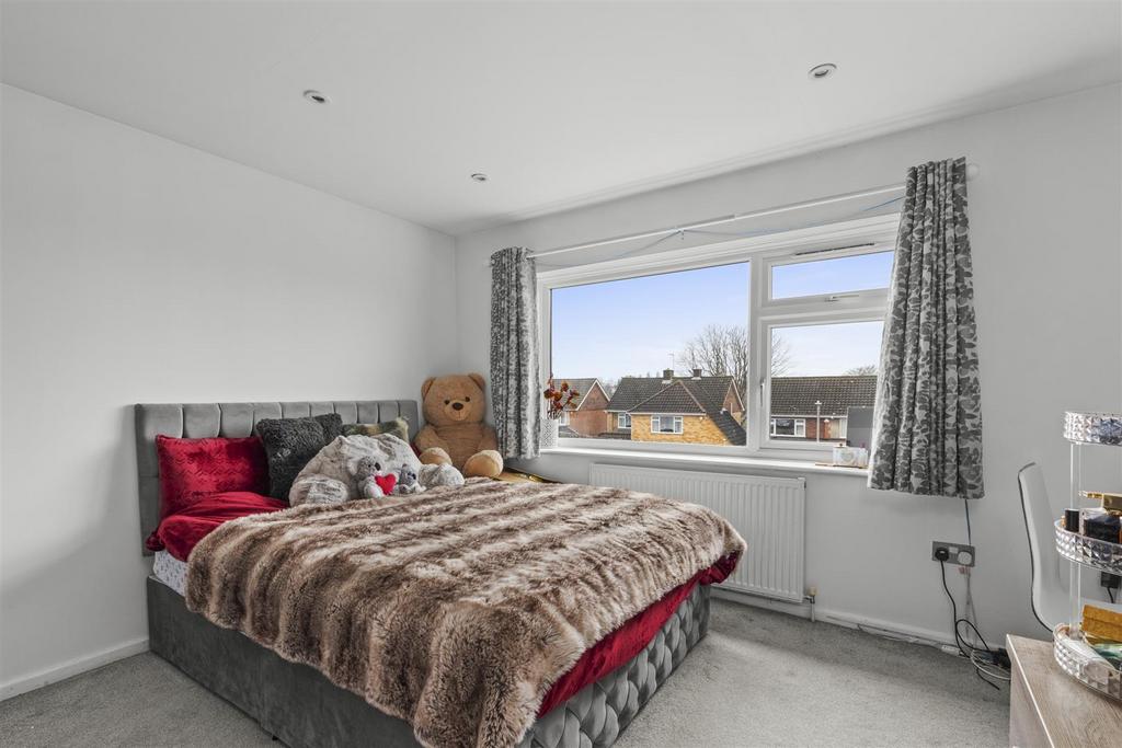 102 Carver Hill Rd, HP11 2 UD-4.jpg