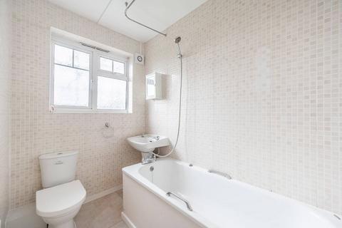 2 bedroom flat to rent, Minehead Court, Harrow, HA2