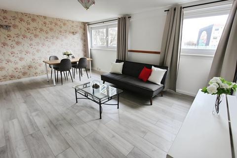3 bedroom flat to rent, Giles Street, Edinburgh EH6