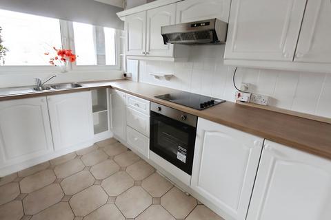 3 bedroom flat to rent, Giles Street, Edinburgh EH6
