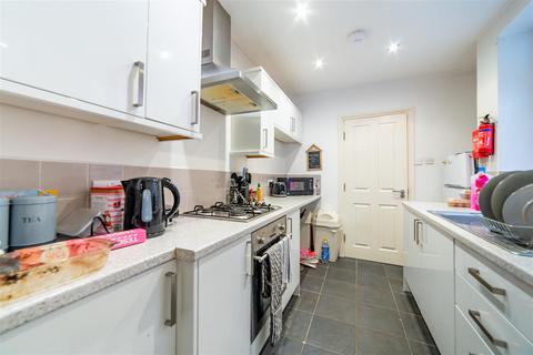 2 bedroom flat to rent, Brandon Grove, Sandyford, NE2