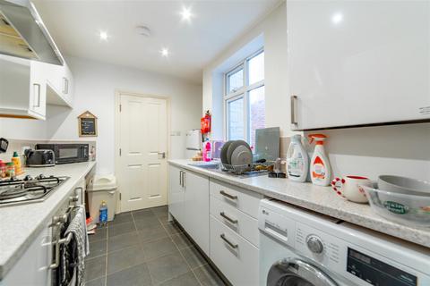 2 bedroom flat to rent, Brandon Grove, Sandyford, NE2