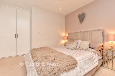 2 bedroom flat for sale, Twill Way, Wallington, Surrey