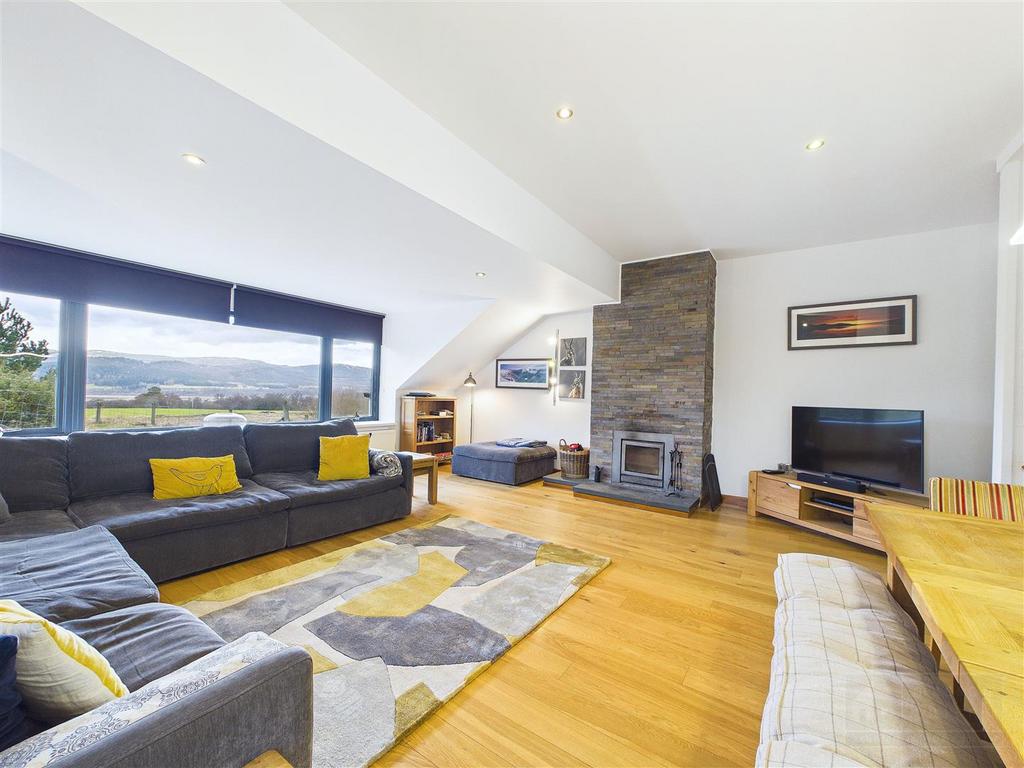 Sitting Room &amp; Dining Area
