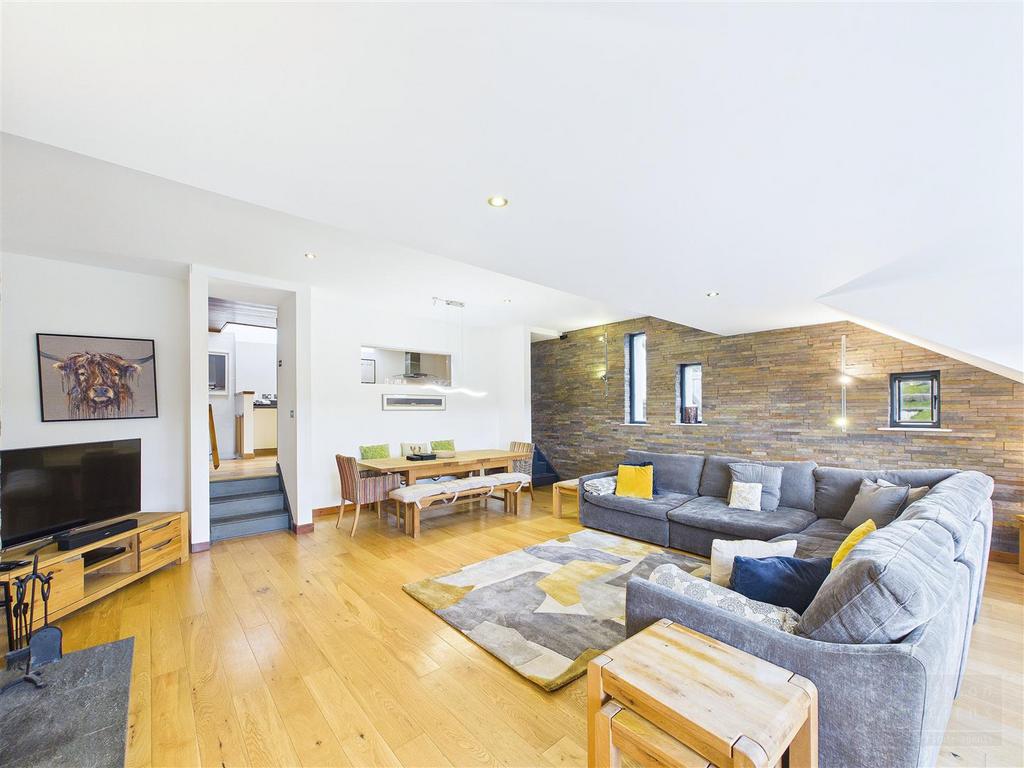 Sitting Room &amp; Dining Area