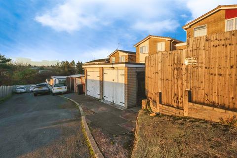 3 bedroom detached house for sale, Barn Owl Walk, Brierley Hill