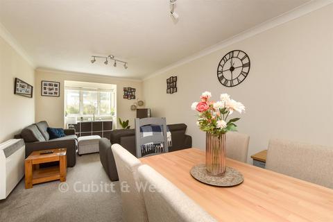 2 bedroom flat for sale, Kearton Place, Caterham CR3