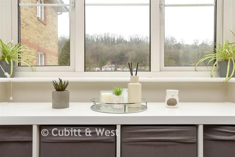 2 bedroom flat for sale, Kearton Place, Caterham CR3