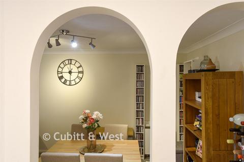 2 bedroom flat for sale, Kearton Place, Caterham CR3