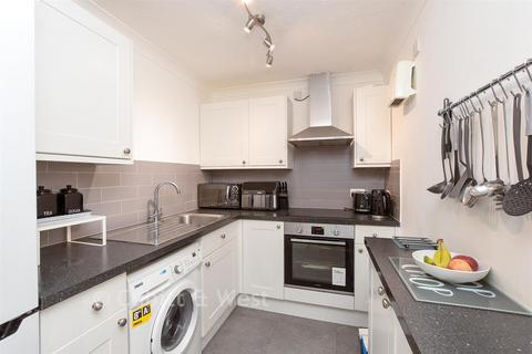 2 bedroom flat for sale, Kearton Place, Caterham CR3