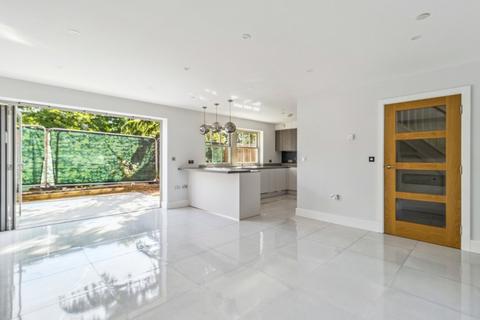 3 bedroom end of terrace house to rent, Windsor End, Beaconsfield, Buckinghamshire, HP9