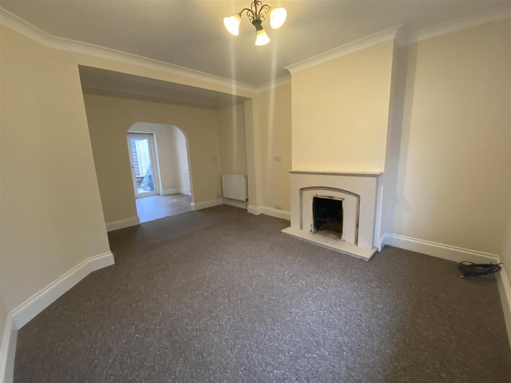 Living/ Dining Room.jpeg