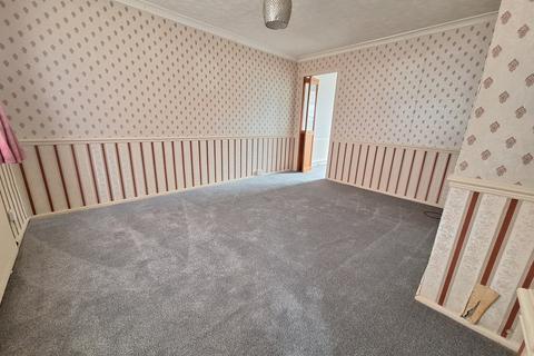 3 bedroom terraced house to rent, Tregelles Close, Highbridge, TA9