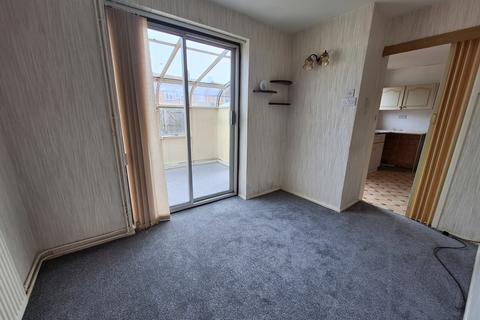 3 bedroom terraced house to rent, Tregelles Close, Highbridge, TA9
