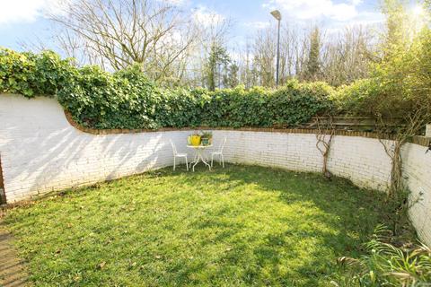 4 bedroom end of terrace house for sale, Chiltern Close, Tyne and Wear NE38