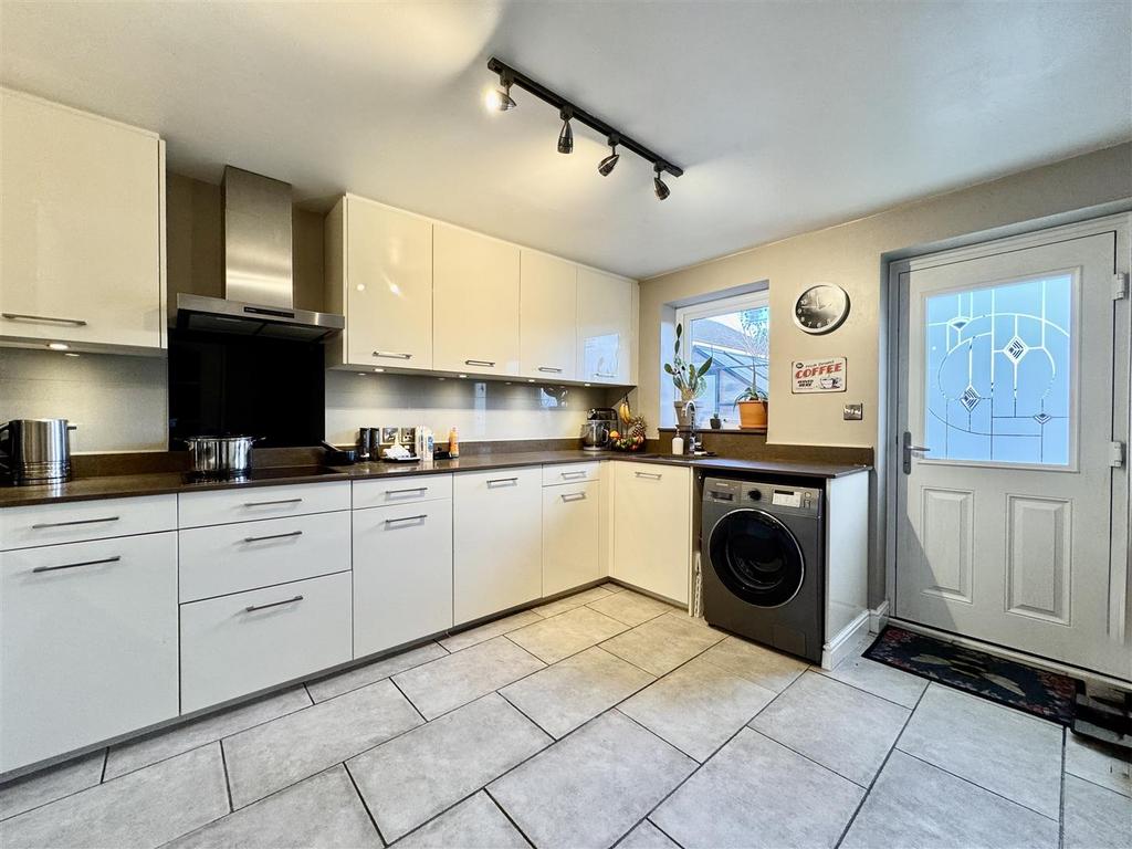 Dining kitchen