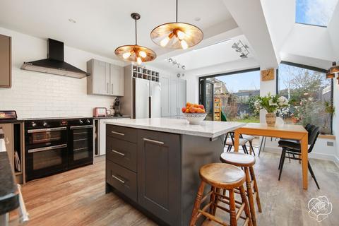 3 bedroom terraced house for sale, Trevelyan Road, London E15