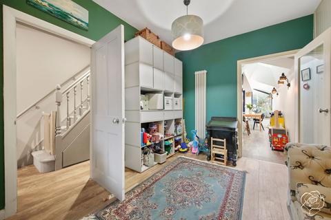 3 bedroom terraced house for sale, Trevelyan Road, London E15