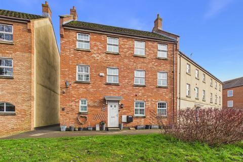 4 bedroom end of terrace house for sale, Hampden Square, Aylesbury HP19
