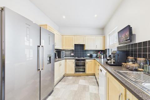 4 bedroom end of terrace house for sale, Hampden Square, Aylesbury HP19