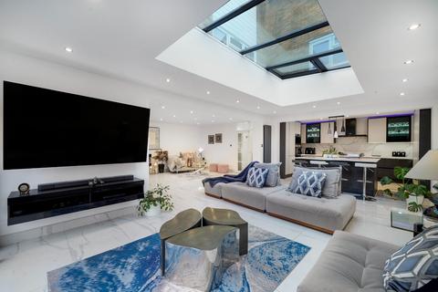 4 bedroom detached house for sale, Pinner, Greater London HA5