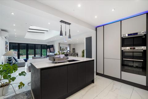 4 bedroom detached house for sale, Pinner, Greater London HA5