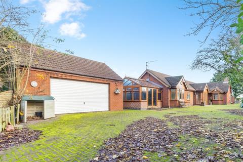 4 bedroom detached bungalow for sale, High Street, Newton-On-Trent, Lincoln