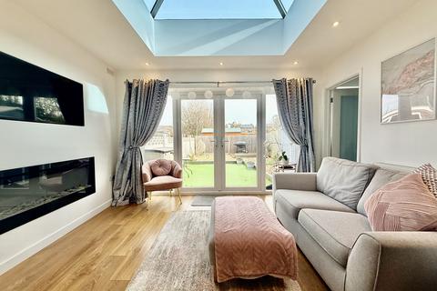 3 bedroom semi-detached house to rent, Nelson Avenue, FAREHAM