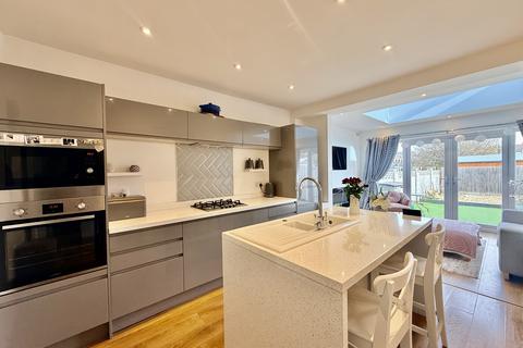 3 bedroom semi-detached house to rent, Nelson Avenue, FAREHAM