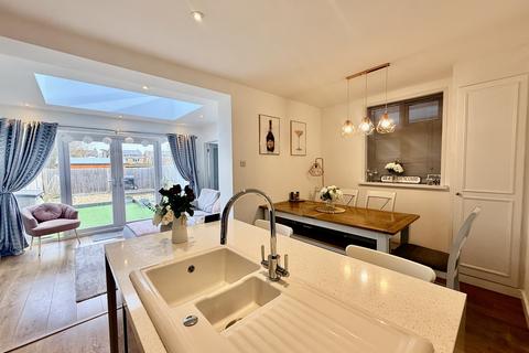 3 bedroom semi-detached house to rent, Nelson Avenue, FAREHAM