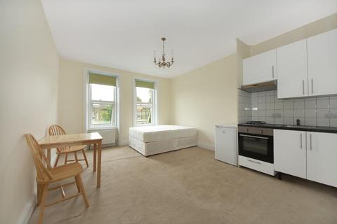 Studio to rent, Uxbridge Road, W3