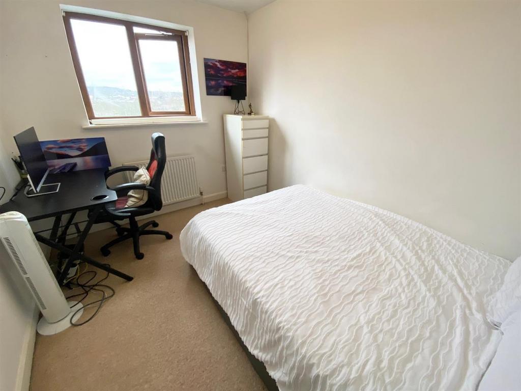 Bed 2.jpg