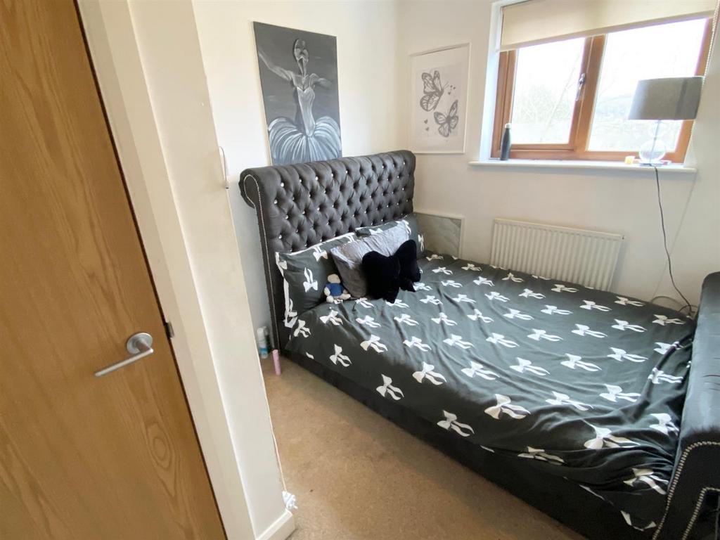 Bed 3.jpg