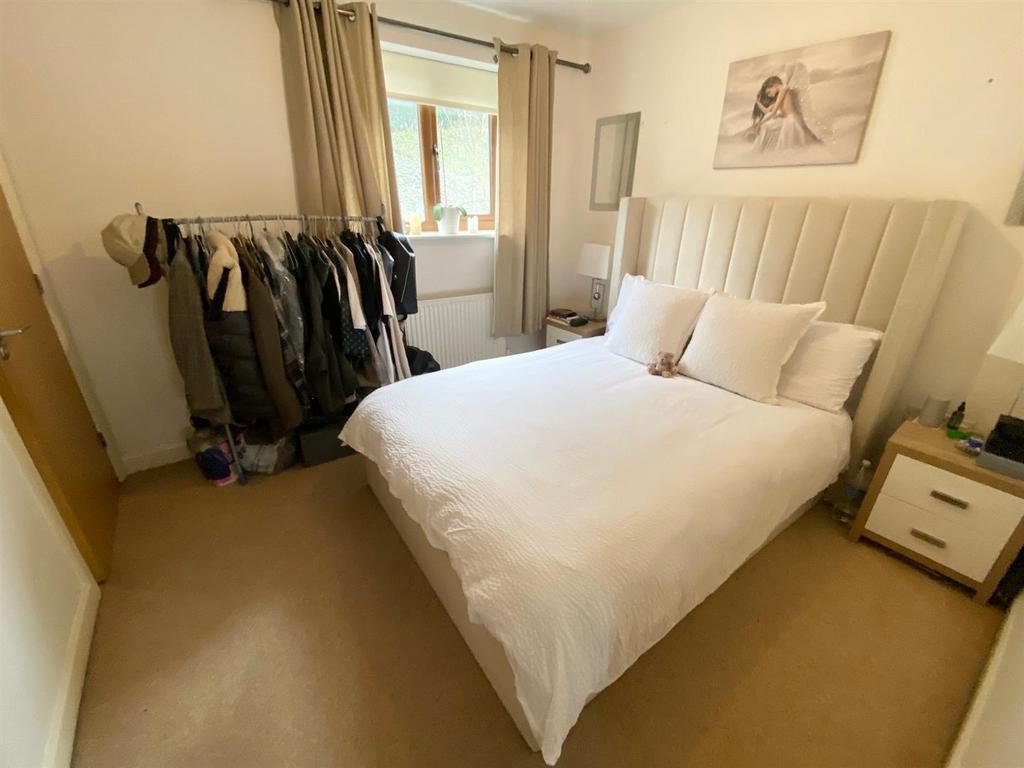 Bed 1.jpg