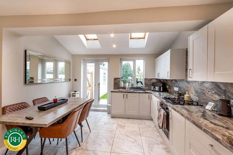 2 bedroom semi-detached house for sale, Crompton Avenue, Doncaster
