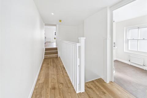 2 bedroom maisonette to rent, High Street, Brightlingsea, Colchester, Essex, CO7