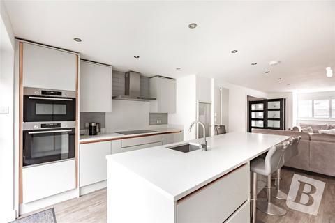 4 bedroom terraced house for sale, Bancroft Chase, Hornchurch, RM12