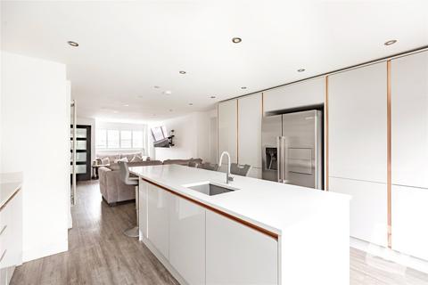 4 bedroom terraced house for sale, Bancroft Chase, Hornchurch, RM12