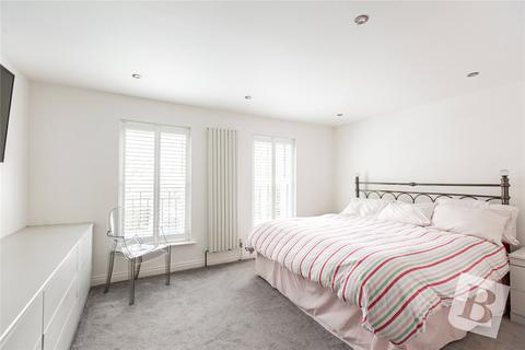 4 bedroom terraced house for sale, Bancroft Chase, Hornchurch, RM12